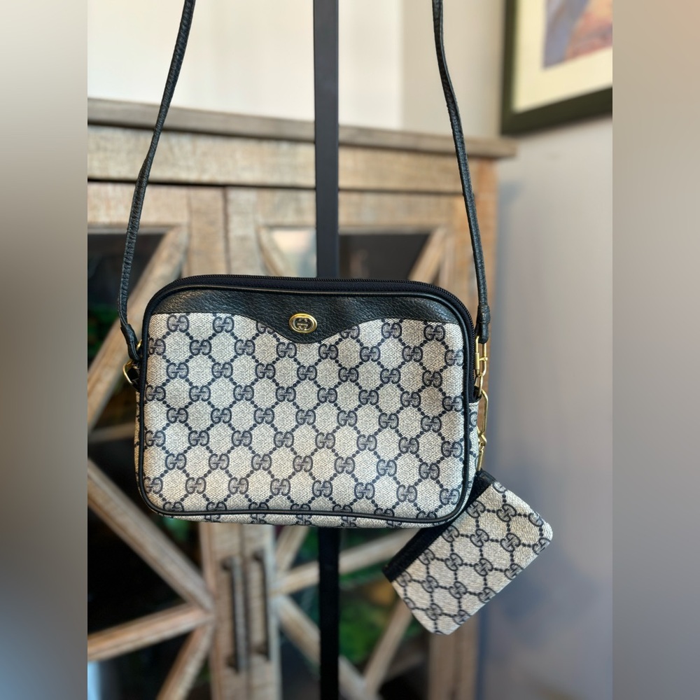 GUCCI VINTAGE NAVY CROSSBODY & WRISTLET SET